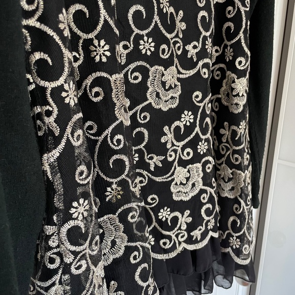 Sz M. Silver Applique Tunic - Picture 5 of 8